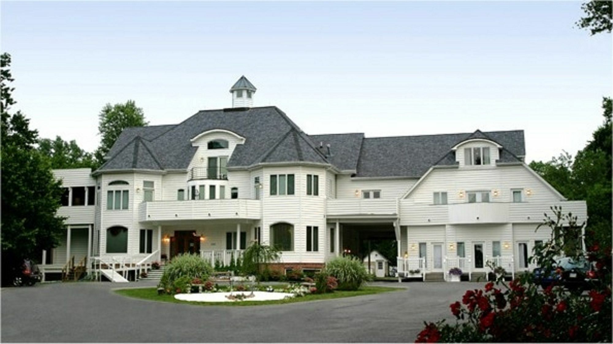 The Columbia Inn At Peralynna Εξωτερικό φωτογραφία